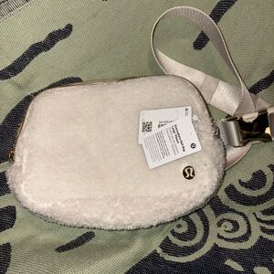 Sherpa Lululemon beltbag